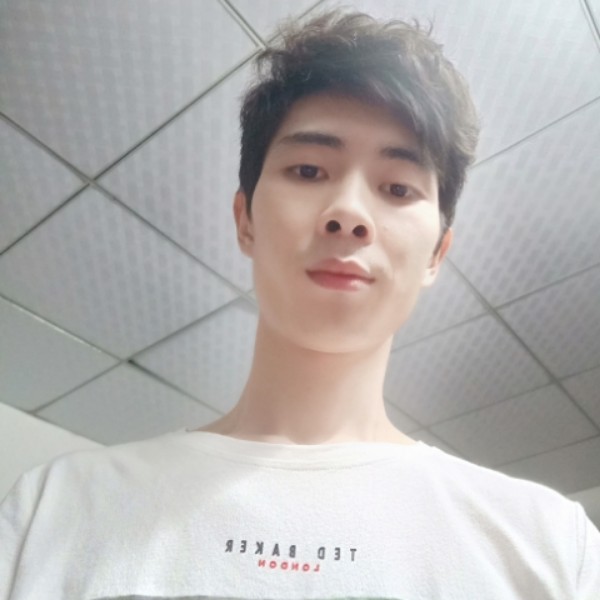 店员眼睛大的照片