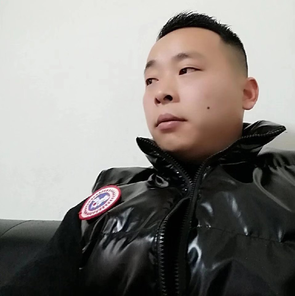 想人陪回首石头的照片