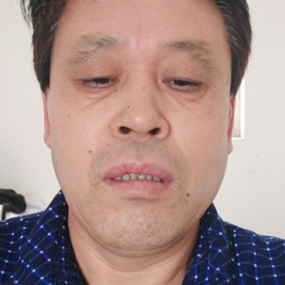 冷眸寂冷的照片