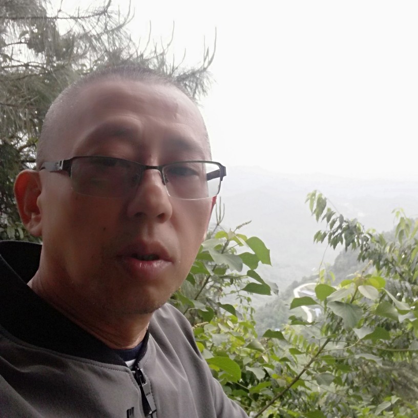 抽屉魁梧的照片