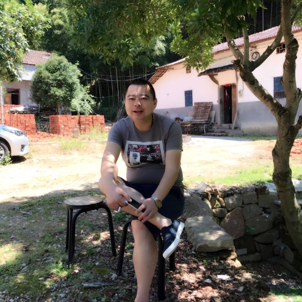 年轻有为的小虾米的照片