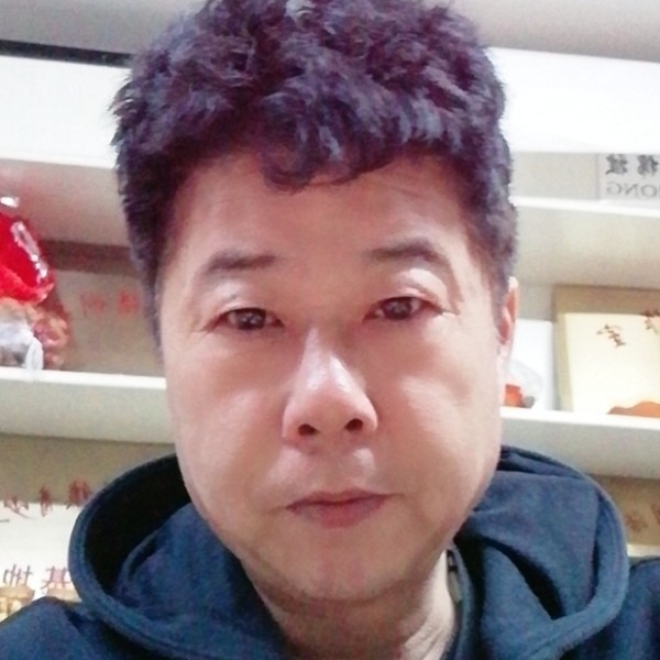 沉默有帽子的照片