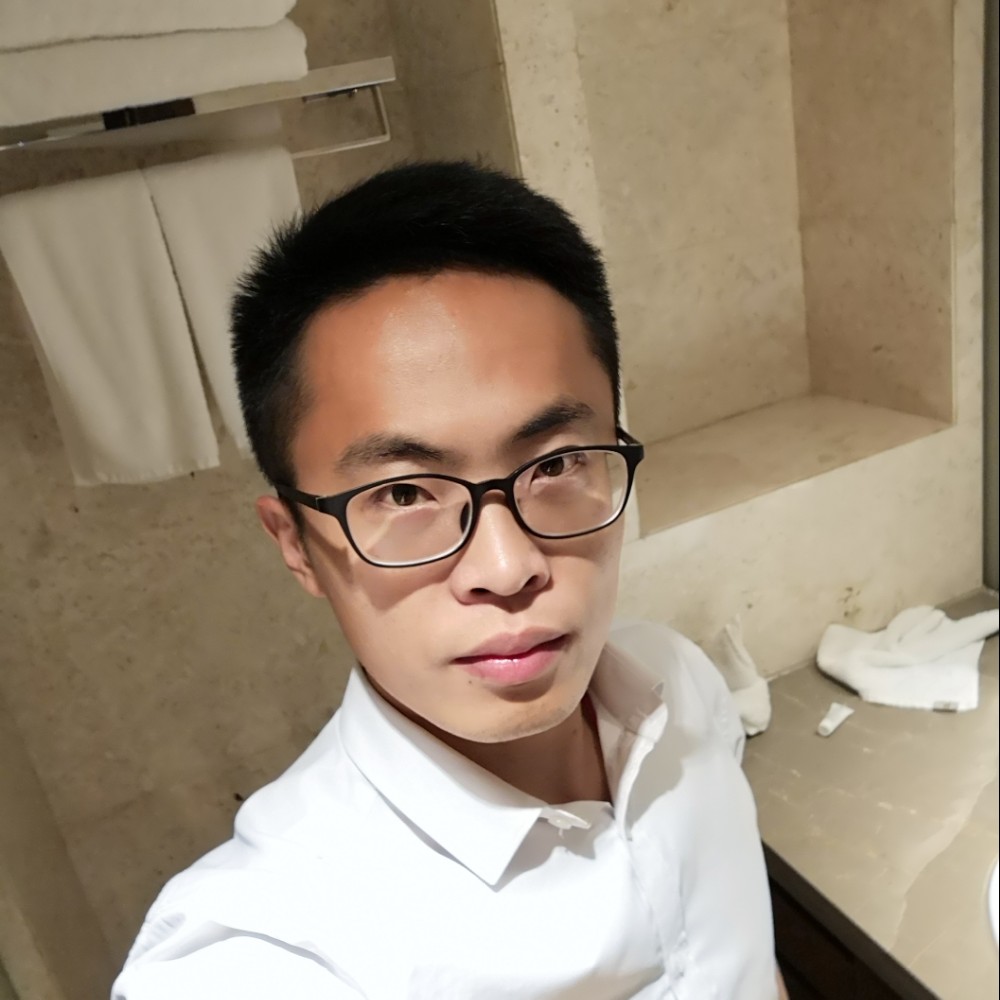 听话挽手天空的照片