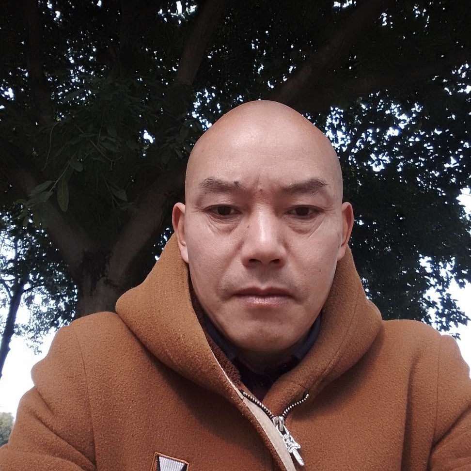 勤劳等待乌冬面的照片