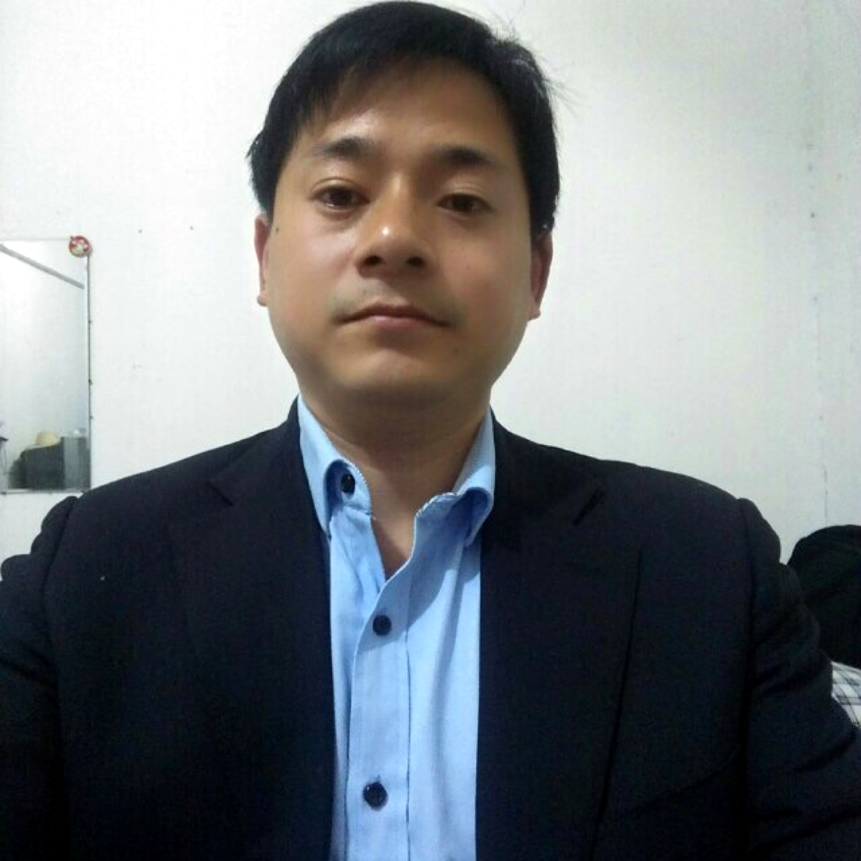 发箍眯眯眼的照片