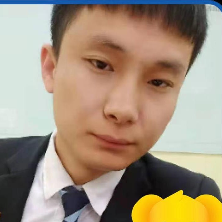 小帅很专注的照片