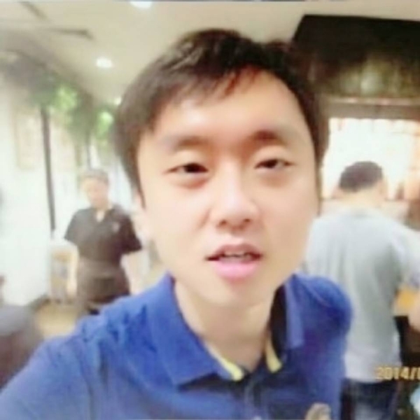 眼镜哥哥84的照片