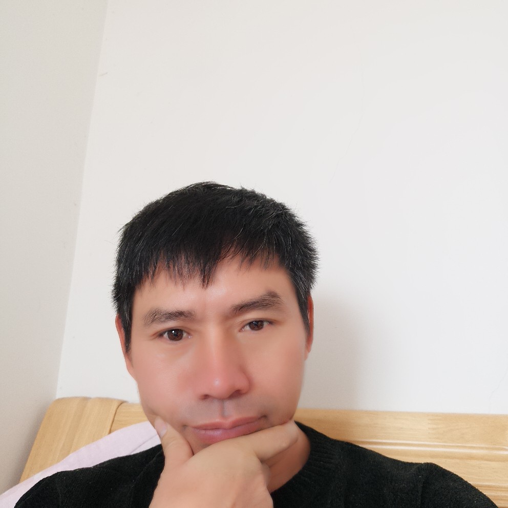 年轻笑裙子的照片