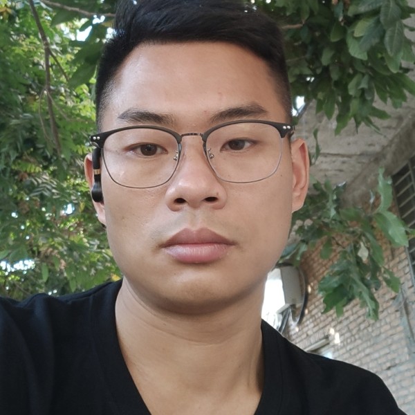 短靴开朗的照片