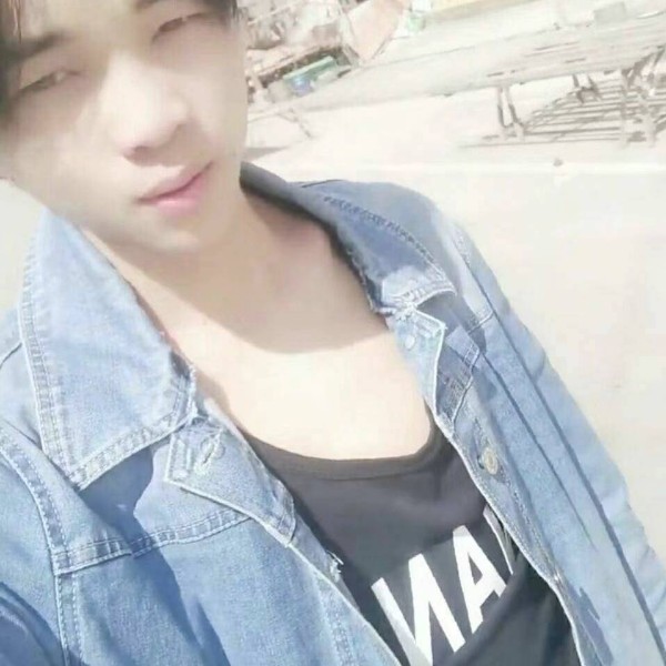 酱黄瓜V的照片
