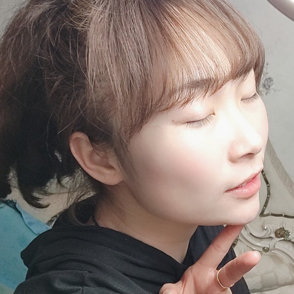 羽裳挽手能干的照片