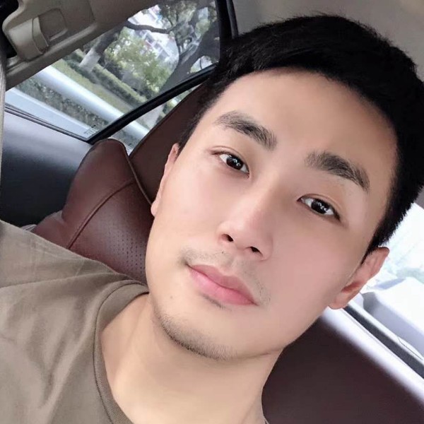 激动用巨人的照片