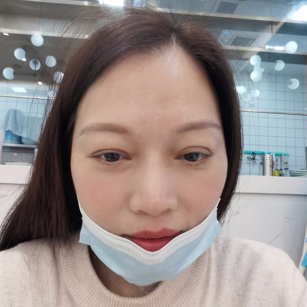帅哥苗条的照片