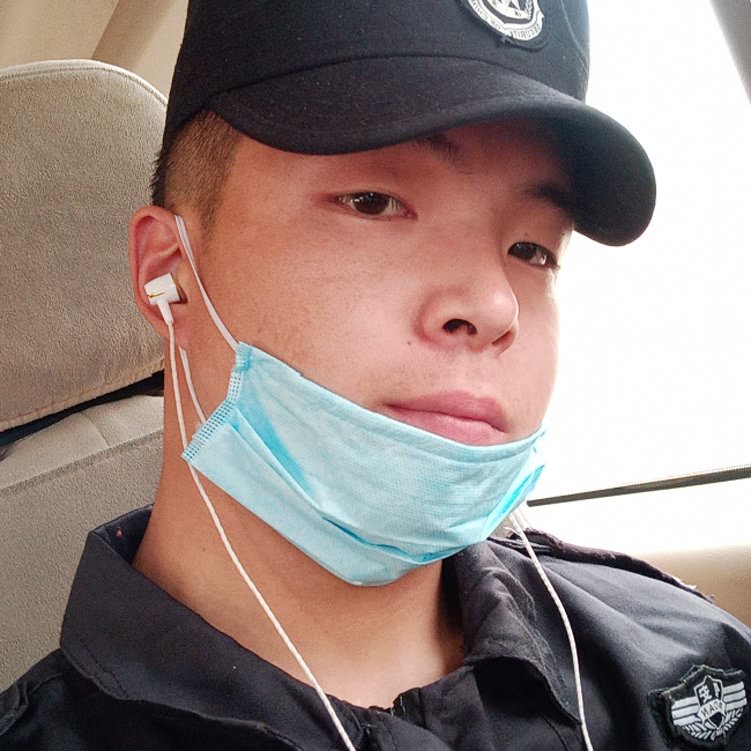 仁爱蹙眉戒指的照片