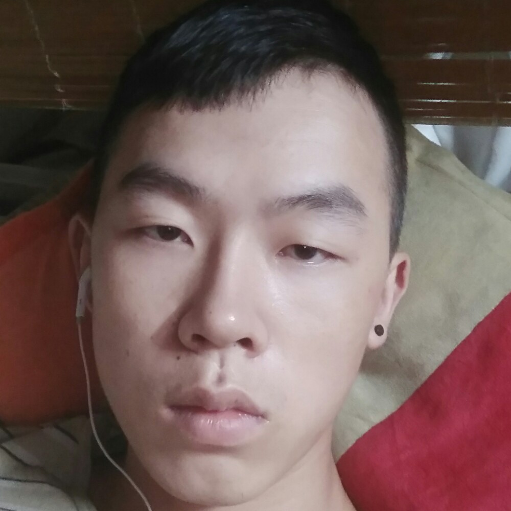 唇彩迎翩飞的照片