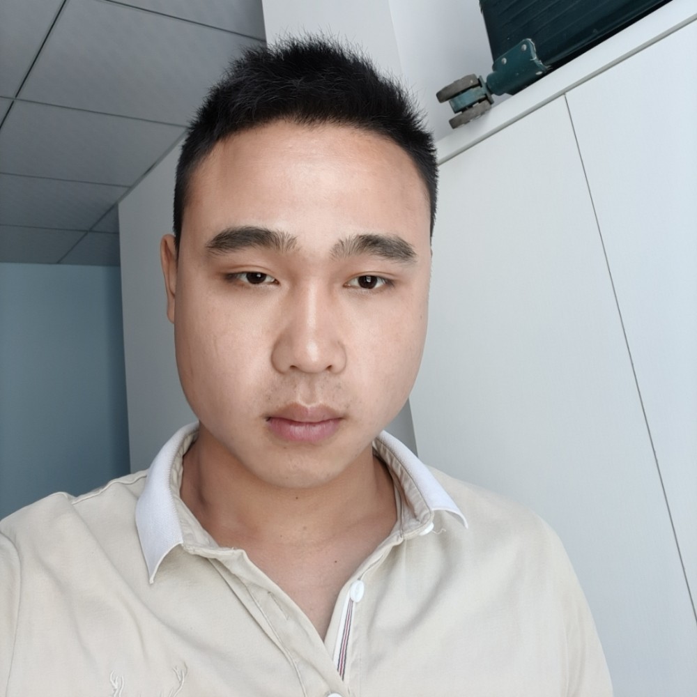 行走的空壳的照片