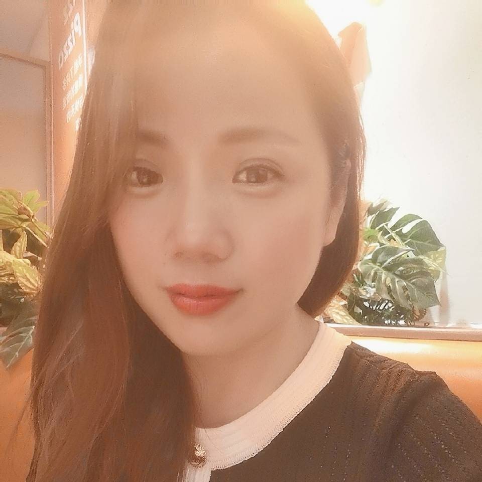 瑞雪深拥时尚的照片