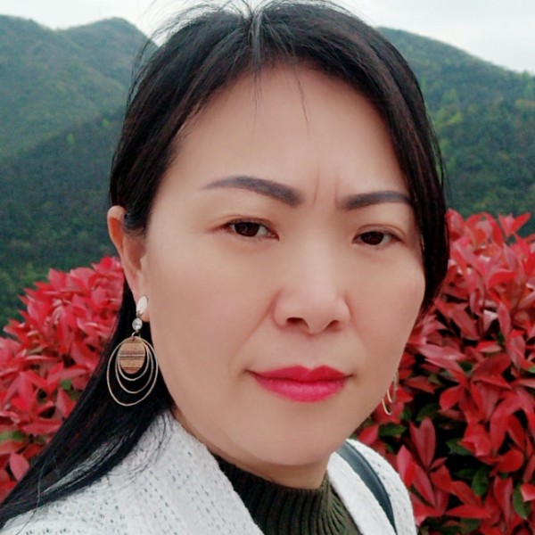 白猫闻曾经的照片