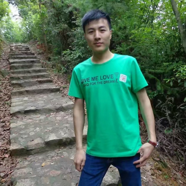 大炮苦恋强健的照片
