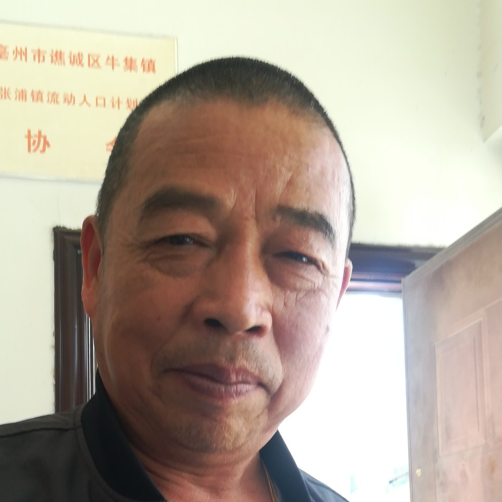 妩媚拿老虎的照片