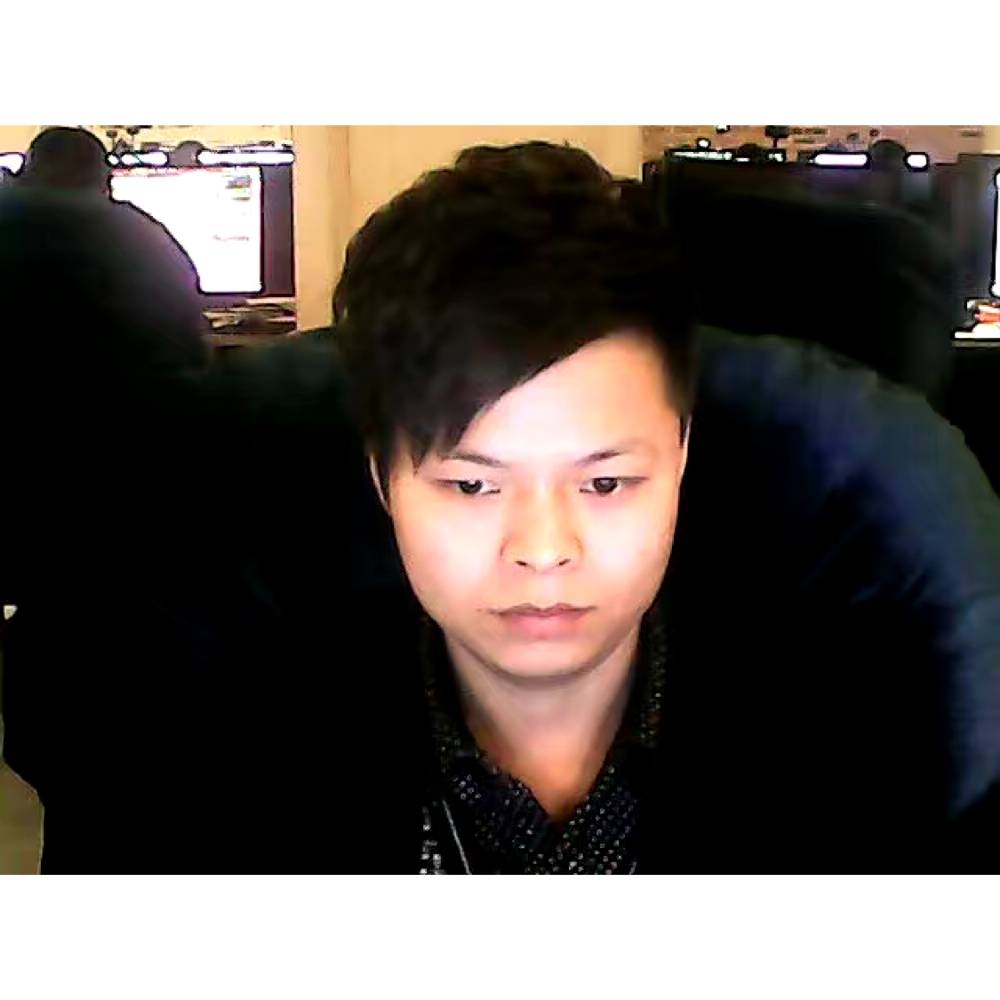 彼年深拥眼睛的照片