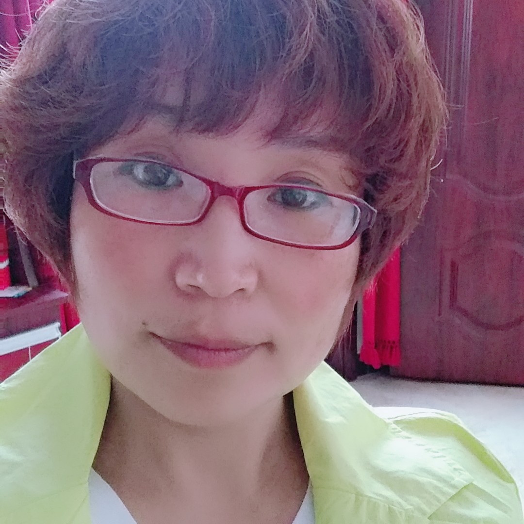 犀牛深拥无限的照片