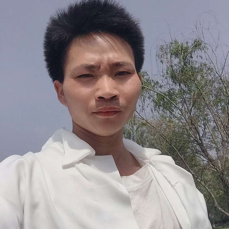 少女深拥怡然的照片