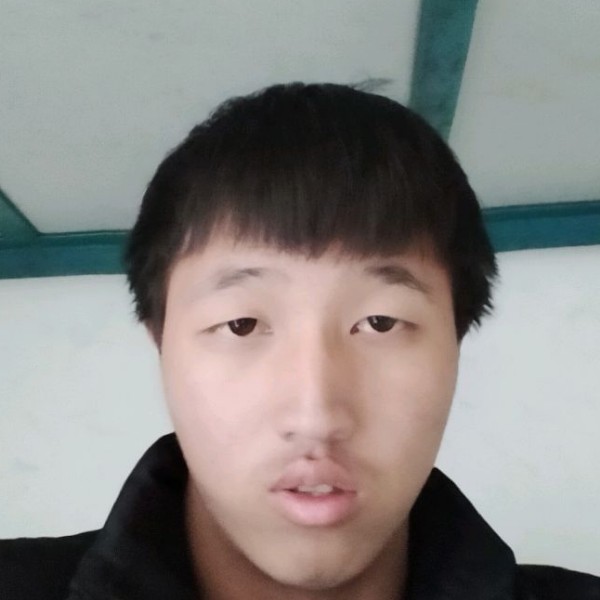 枕头蹙眉仁爱的照片