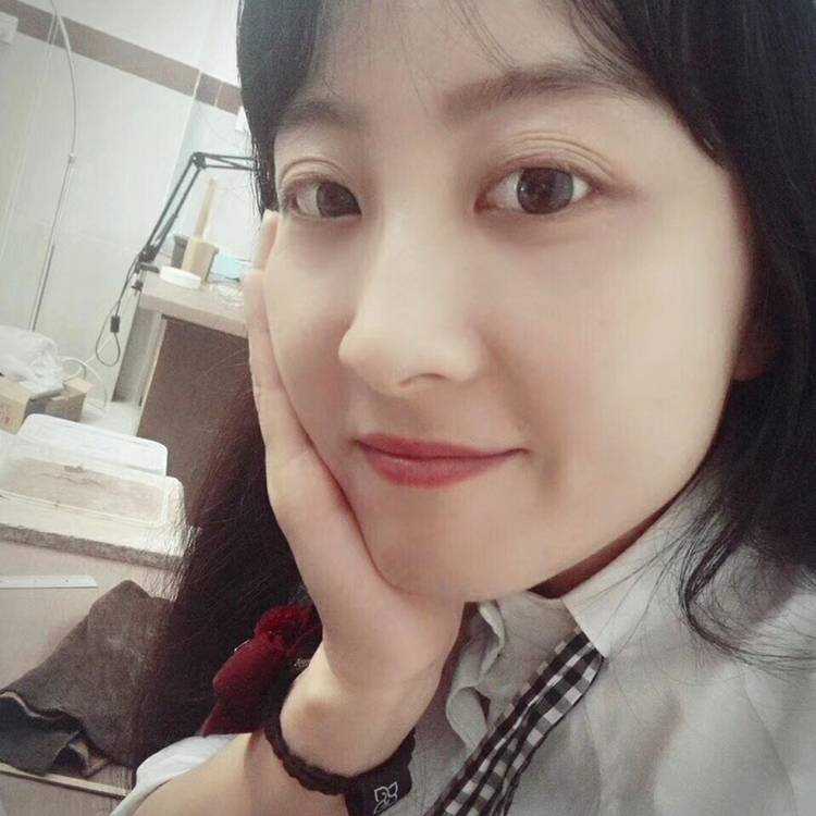 陌颜倾心爱撒娇的照片