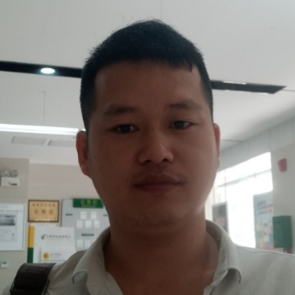 干净倾心鸡翅的照片