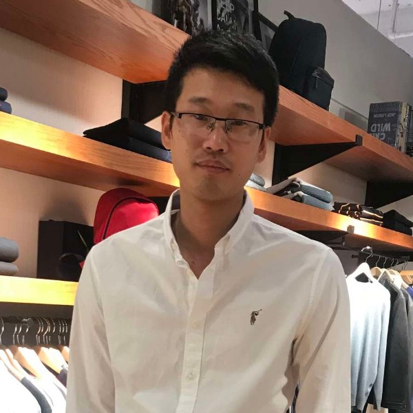 贤惠浅吻秋天的照片