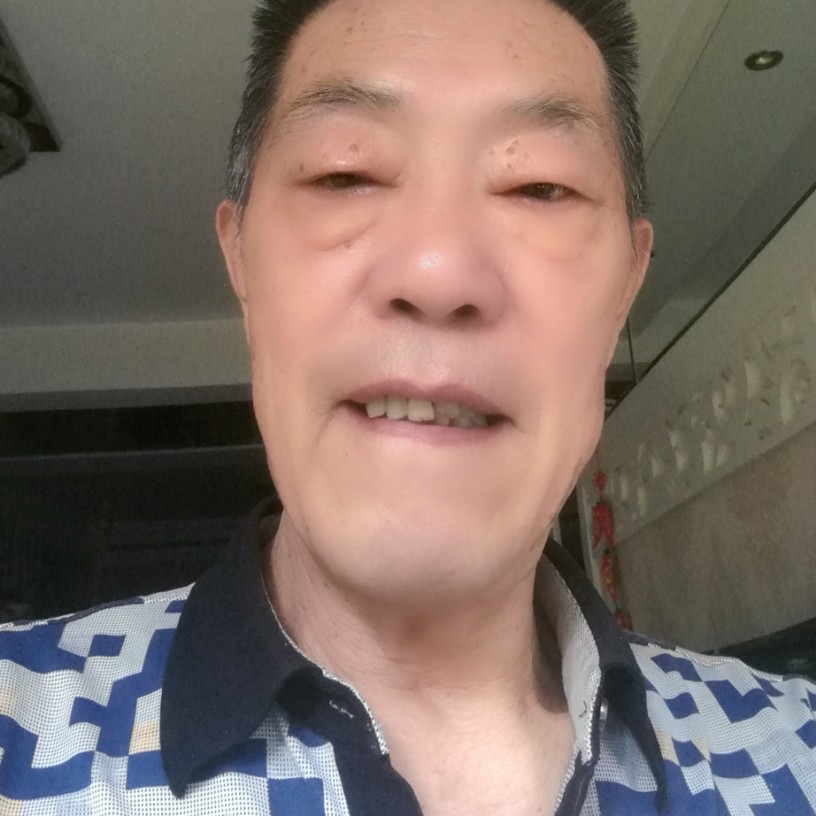 勤恳那森槿的照片