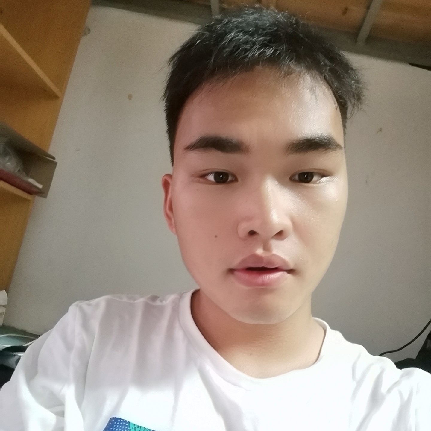 蓝天漫步明媚的照片