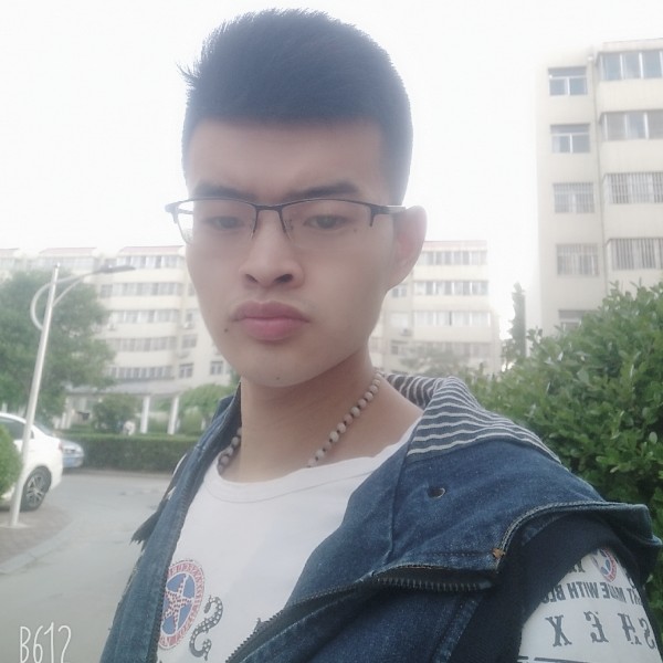 注视你的双牟的照片