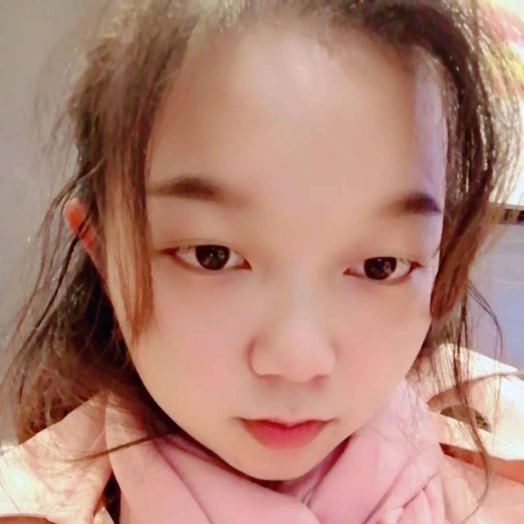 白猫浅吻日光的照片