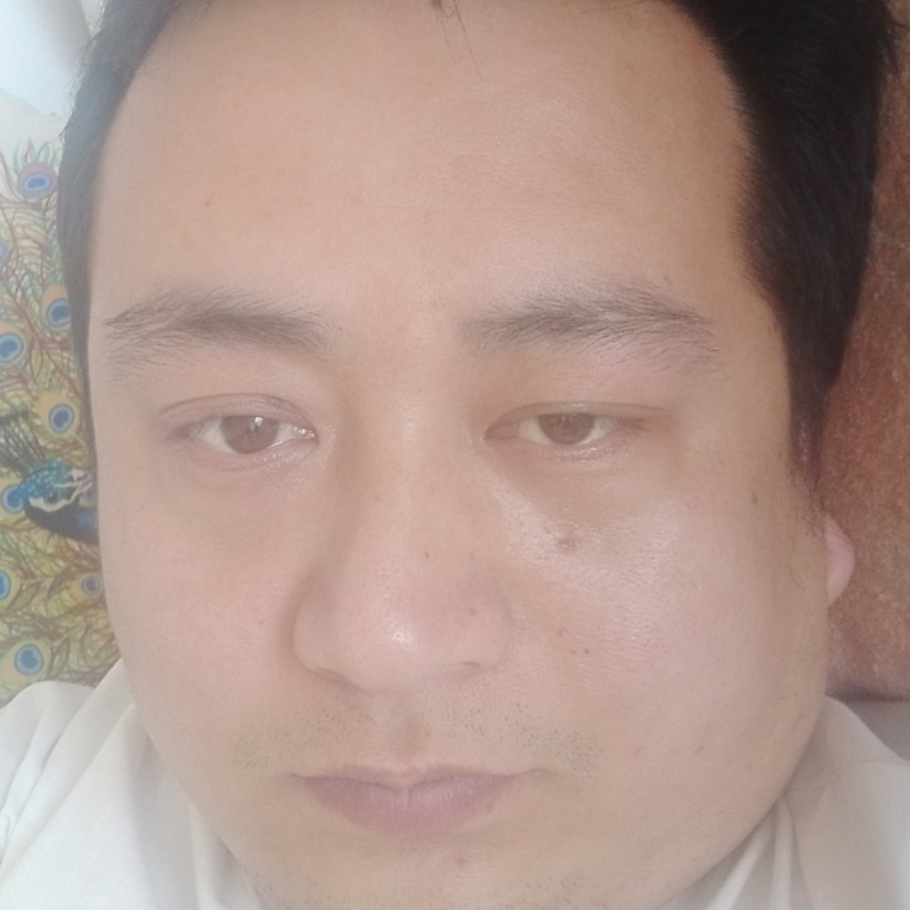 黑猫给震动的照片
