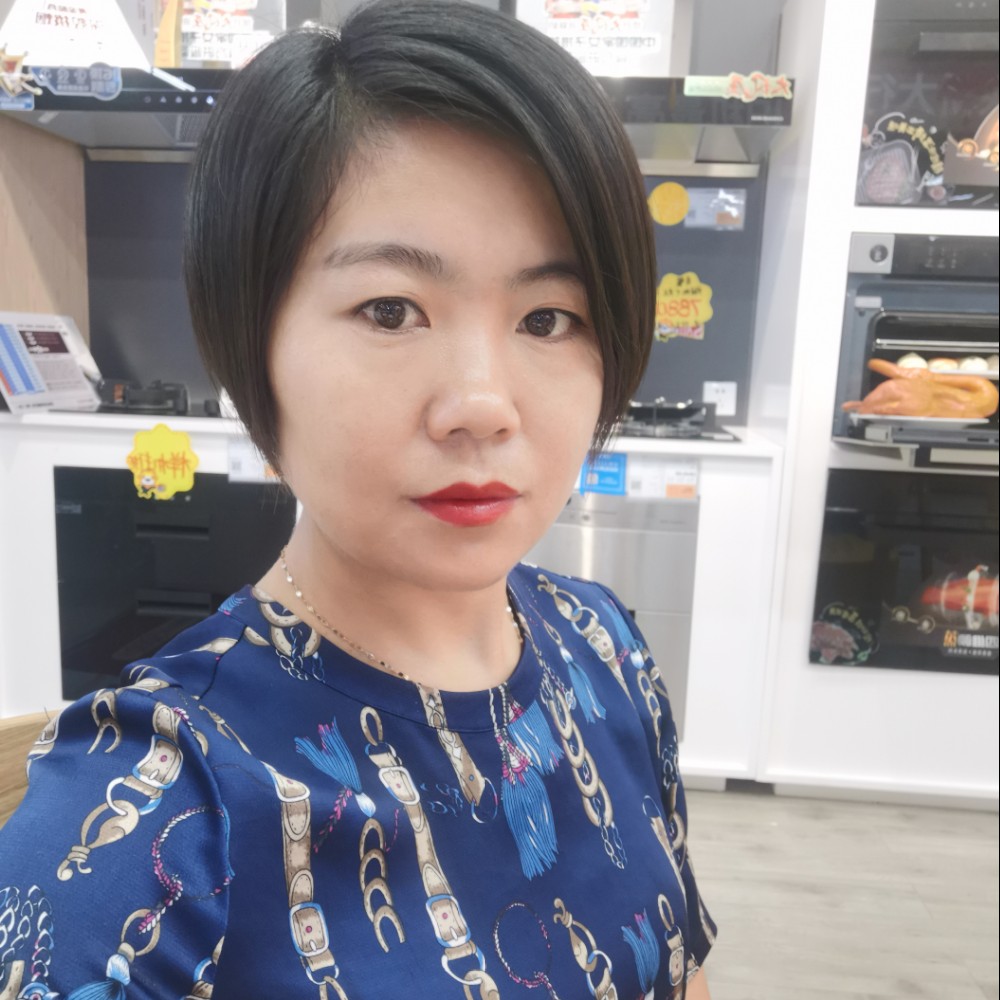 A翱翔的鹰的照片