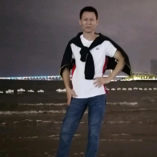 尘宵邂逅明亮的照片