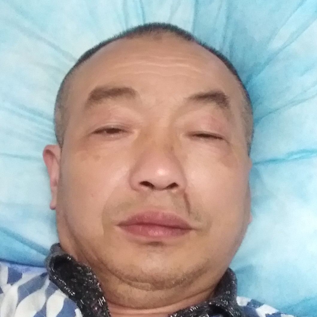 朴实蹙眉红玫瑰的照片
