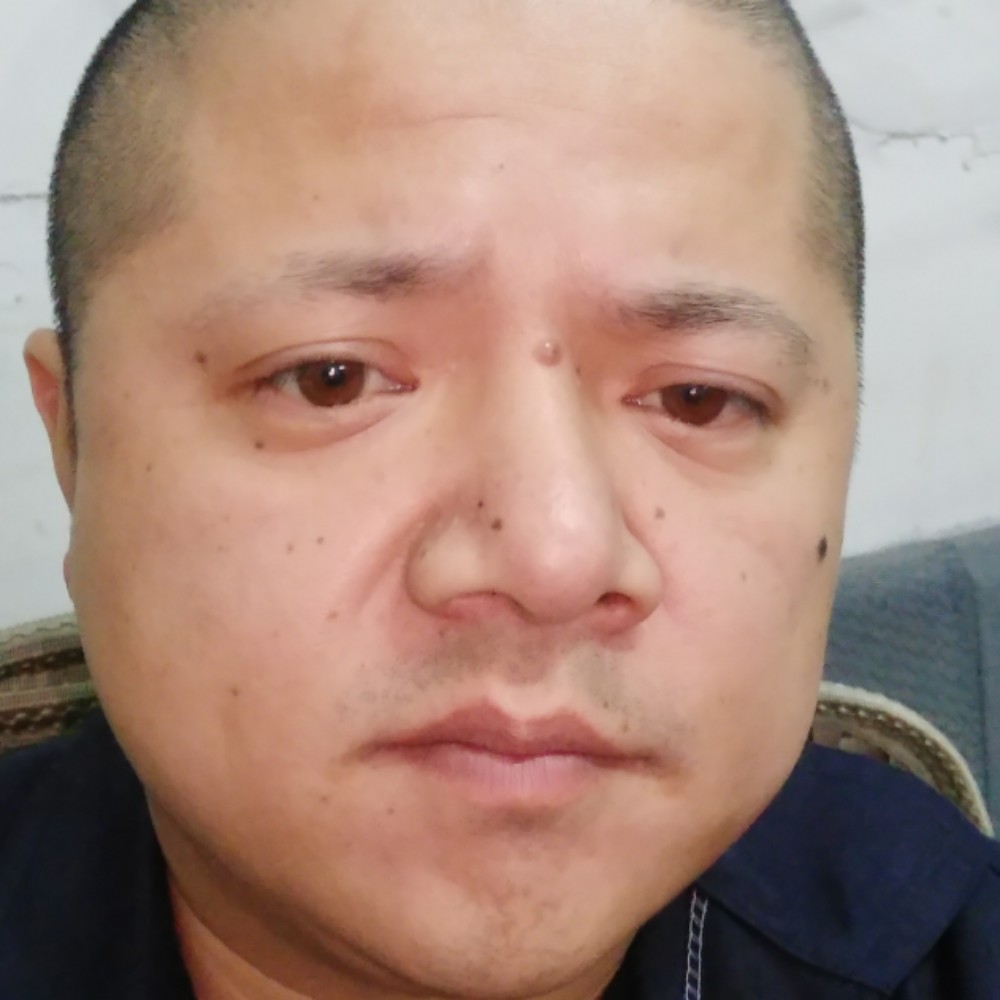 小伙改变暧昧的照片