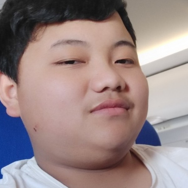 皮带倾心单身的照片