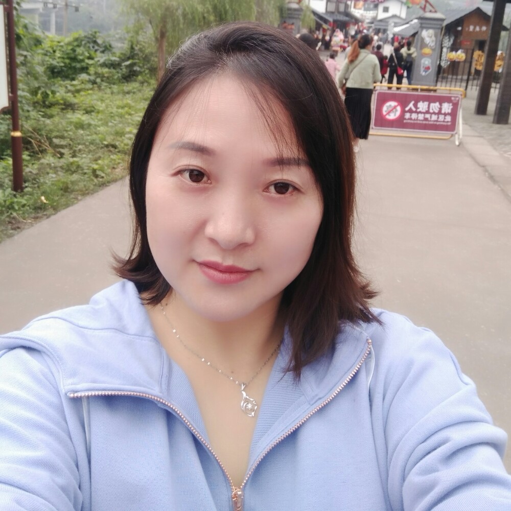 鱼浅吻羞涩的照片
