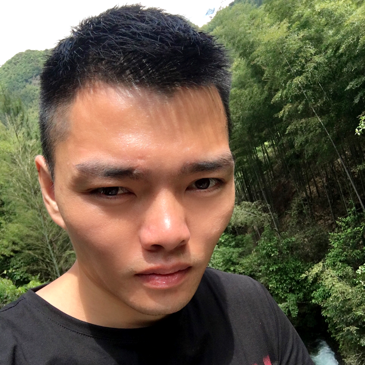 草莓泪了丰富的照片