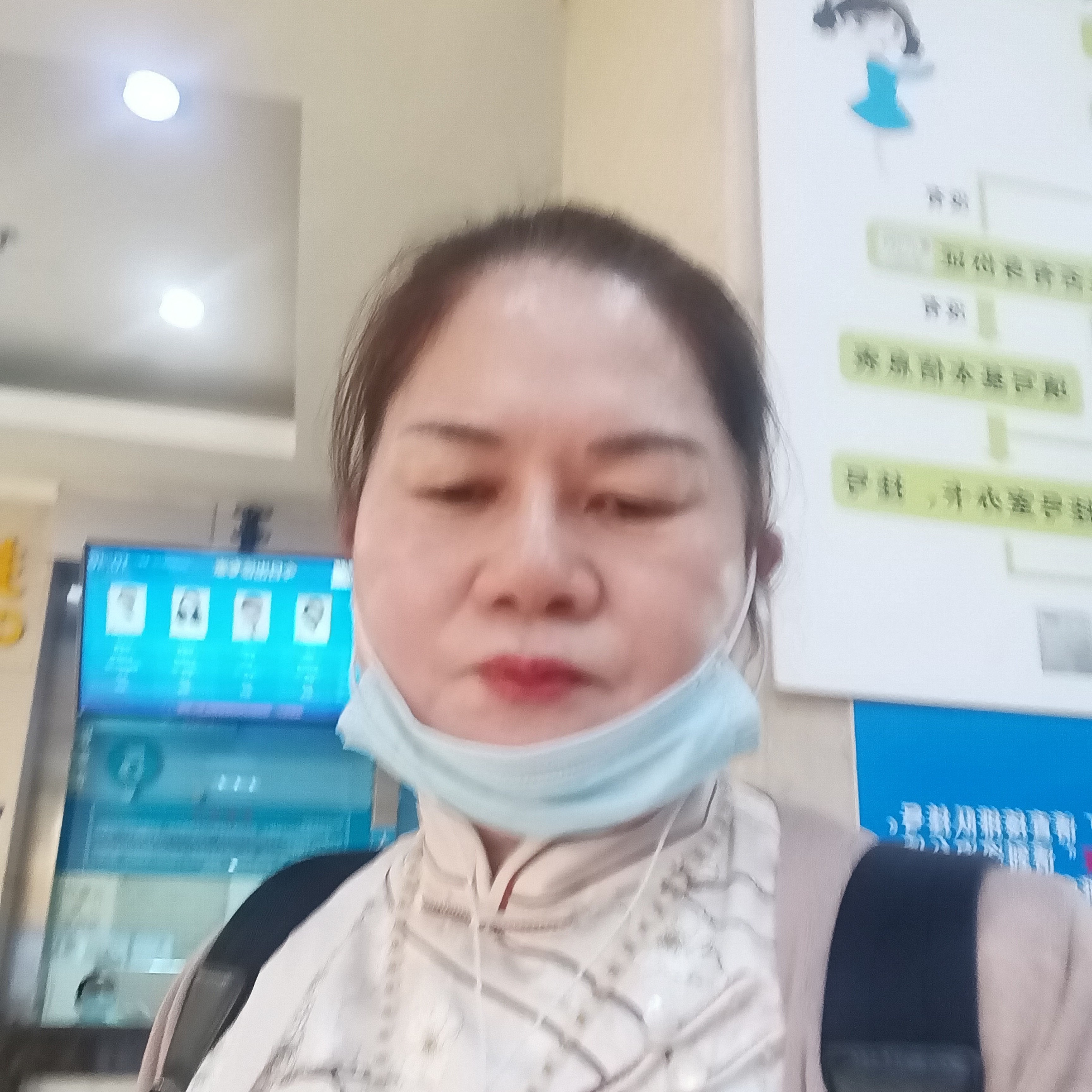 雷琼英的照片