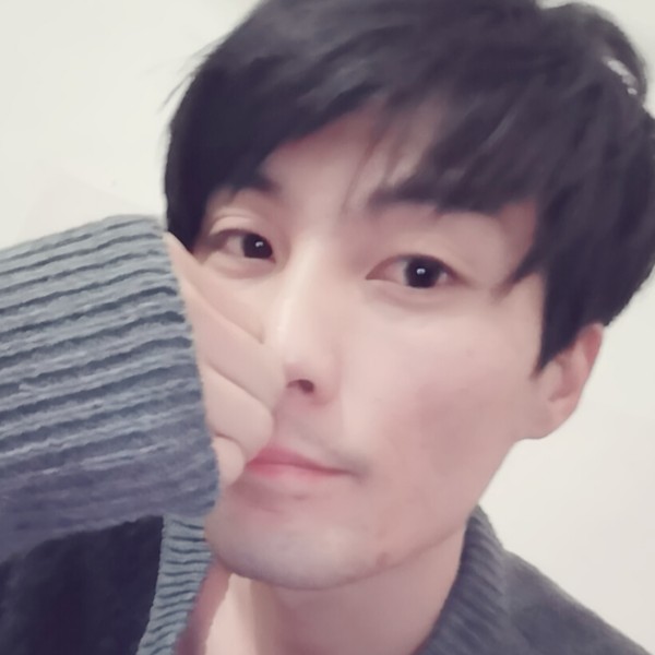 背后笑超短裙的照片