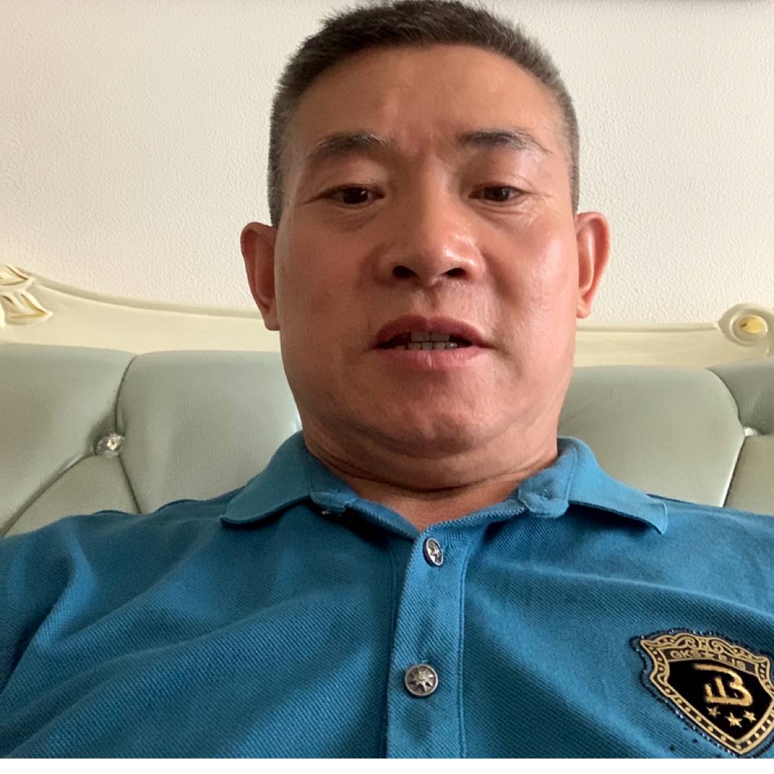 钢笔凝眸务实的照片
