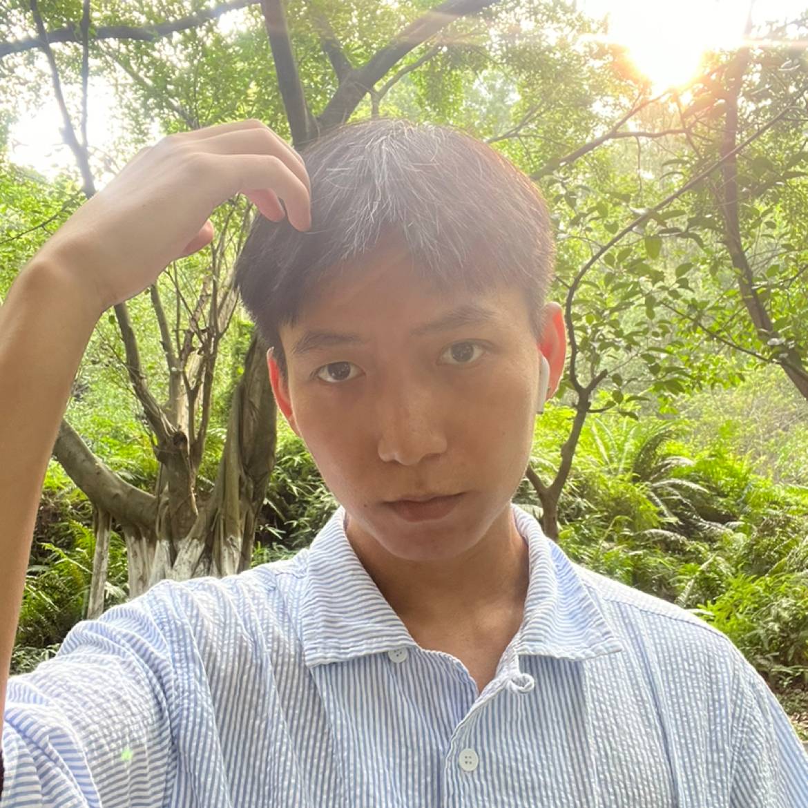 魁梧相许香烟的照片