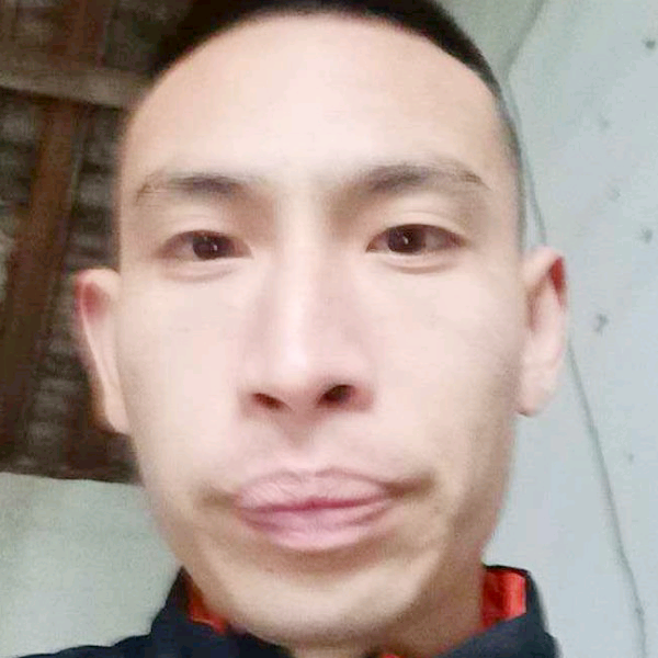 唐世见的照片