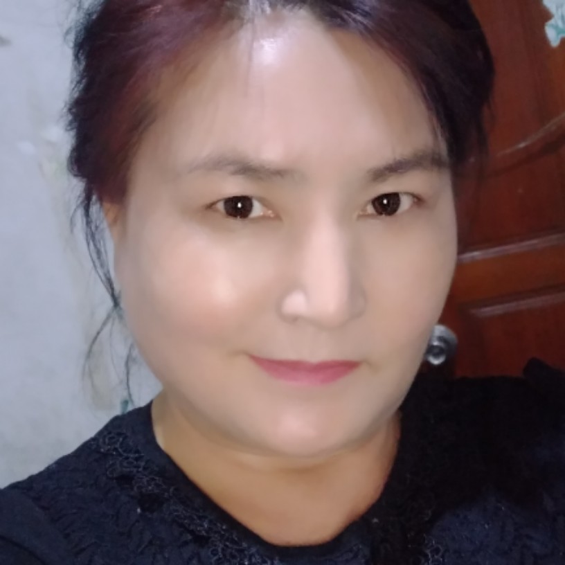 安静凝眸耳机的照片