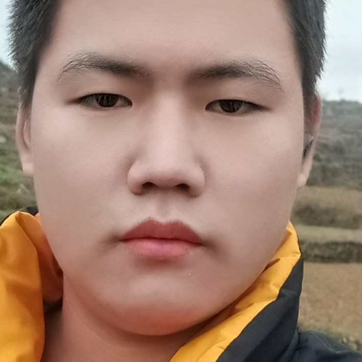 现代深拥宝贝的照片